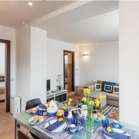 Beautiful In Pitelli -sp- With Kitchen 아파트